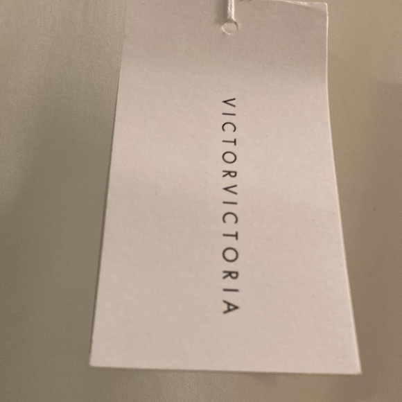 Victor Victoria, New with tags white pants - Picture 2 of 16